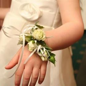 fwthumbGingerWhiteRoseGreen Wrist Cosage.jpg
